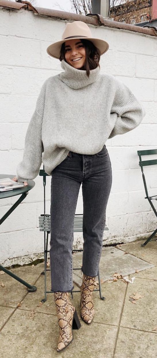 Gray sweater with boots