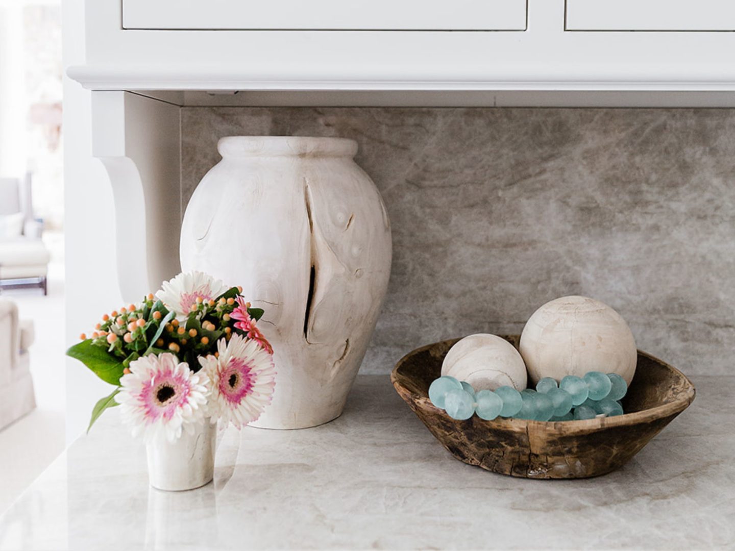 Using decorative glass as entry table decor isn't just for coastal home decor! Learn how to use this versatile decorative accessory!